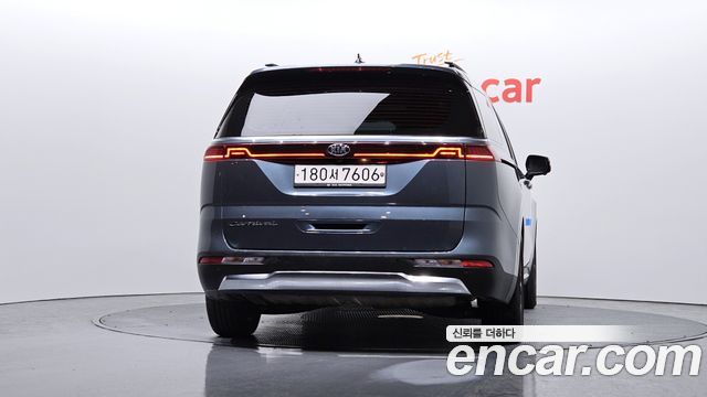 Kia Carnival 2021 thumb 4