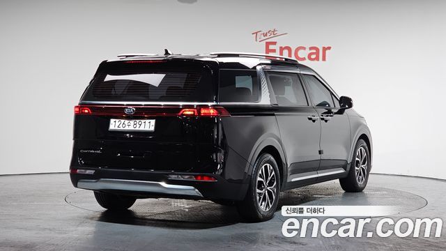 Kia Carnival 2021 thumb 3