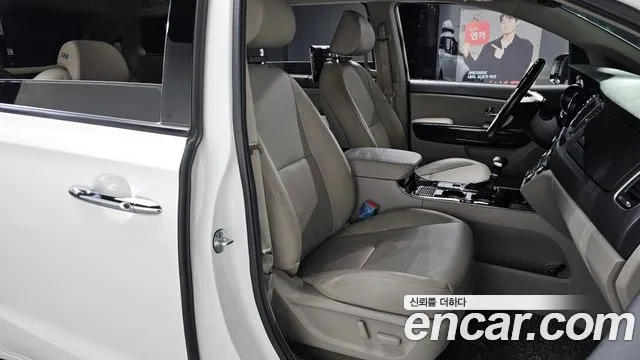 Kia Carnival 2020 thumb 11