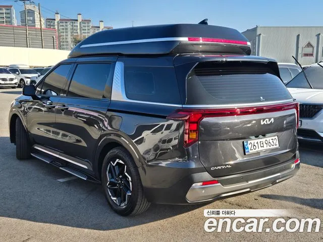 Kia Carnival 2024 thumb 3