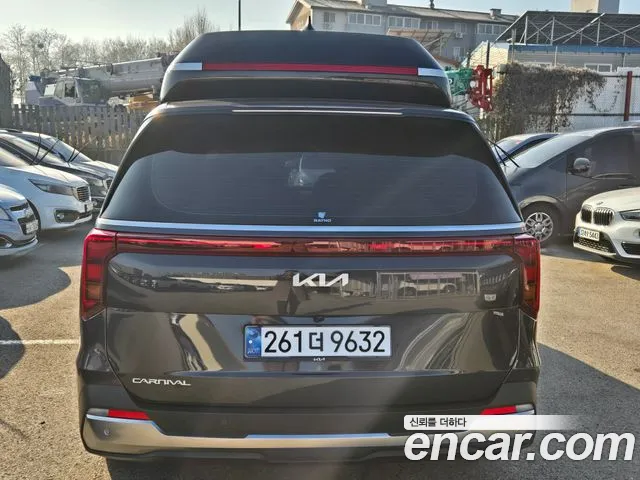 Kia Carnival 2024 thumb 5