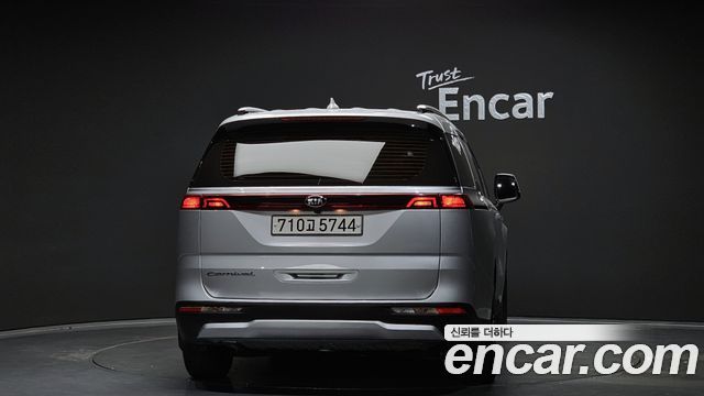 Kia Carnival 2021 thumb 4