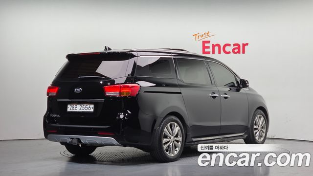 Kia Carnival 2017 thumb 3