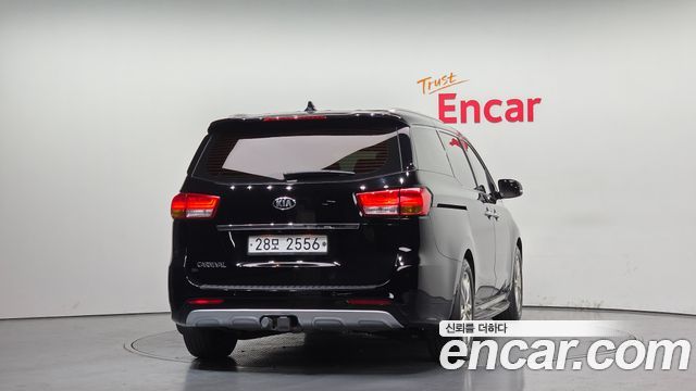 Kia Carnival 2017 thumb 4