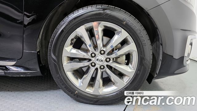 Kia Carnival 2017 thumb 5