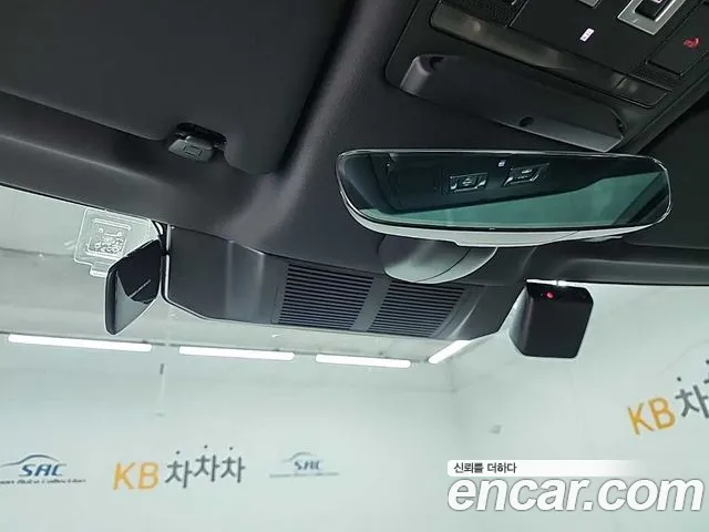 Land Rover Defender 2021 thumb 6