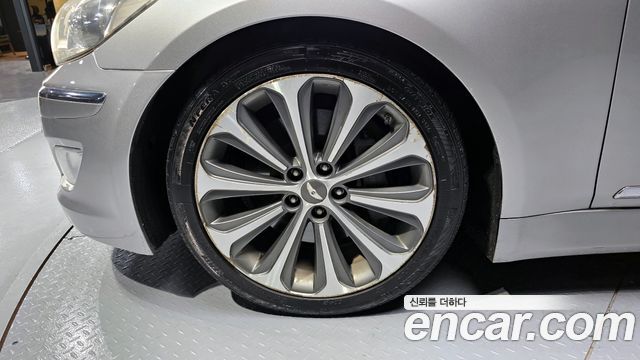 Hyundai Genesis 2013 thumb 6