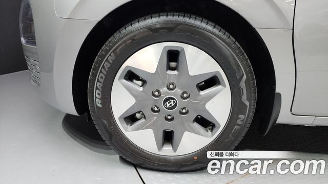 Hyundai Staria 2025 thumb 6