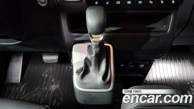 Hyundai Staria 2025 thumb 9