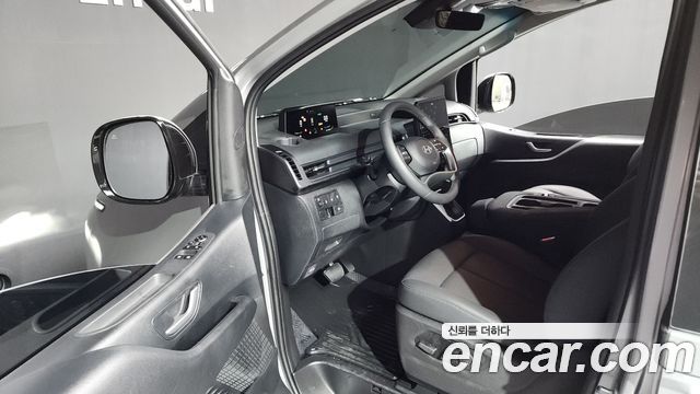 Hyundai Staria 2025 thumb 10