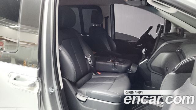 Hyundai Staria 2025 thumb 12