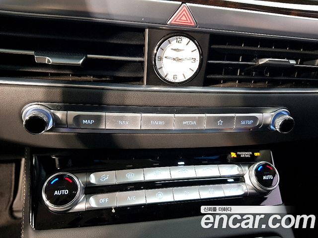Genesis G90 2019 thumb 11
