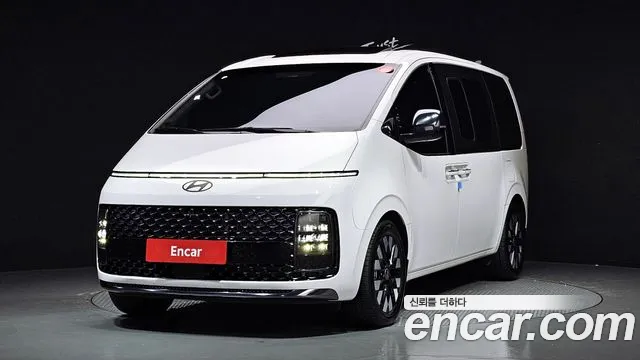 Hyundai Staria 2025 thumb 2