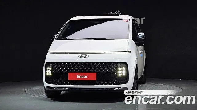 Hyundai Staria 2025 thumb 4