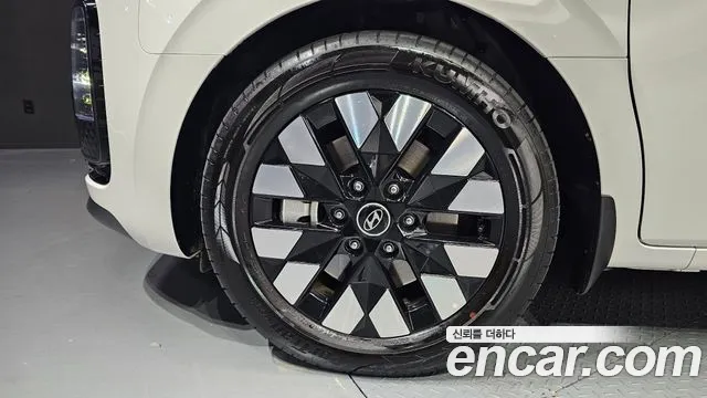 Hyundai Staria 2025 thumb 6