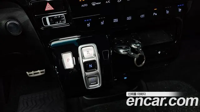 Hyundai Staria 2025 thumb 10