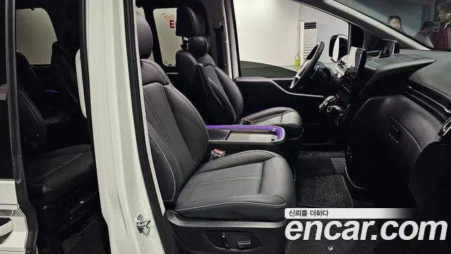 Hyundai Staria 2025 thumb 11