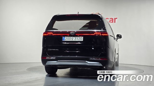 Kia Carnival 2021 thumb 5