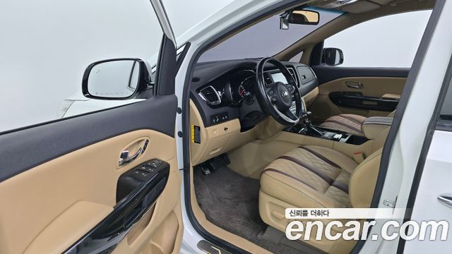 Kia Carnival 2017 thumb 10