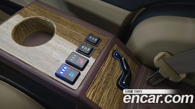 Kia Carnival 2017 thumb 11