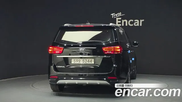 Kia Carnival 2019 thumb 5
