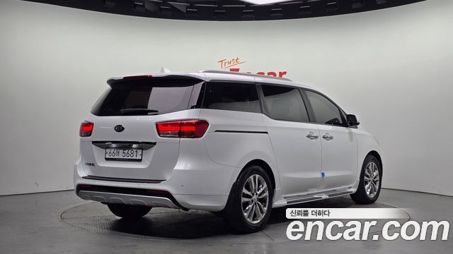 Kia Carnival 2015 thumb 3