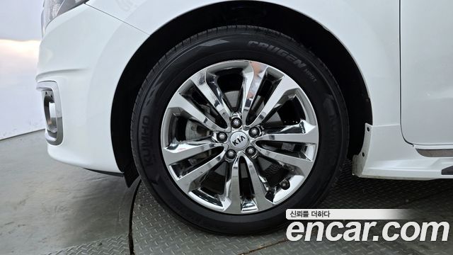 Kia Carnival 2015 thumb 5