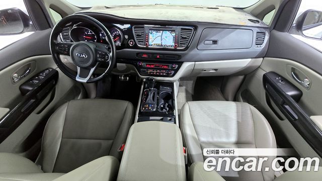 Kia Carnival 2015 thumb 7