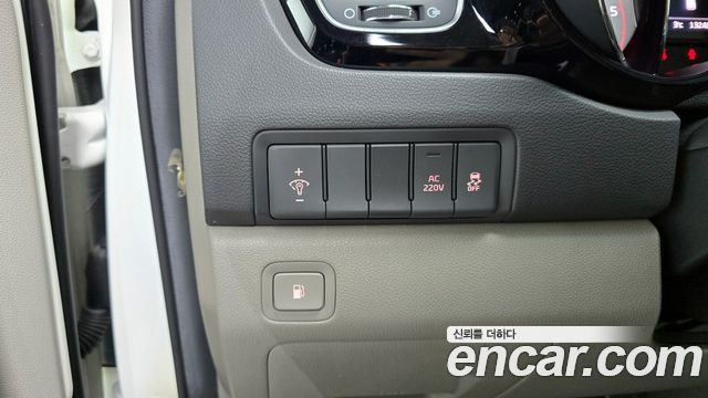 Kia Carnival 2015 thumb 11