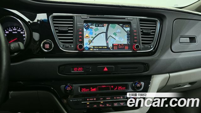 Kia Carnival 2015 thumb 12