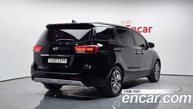 Kia Carnival 2017 thumb 3