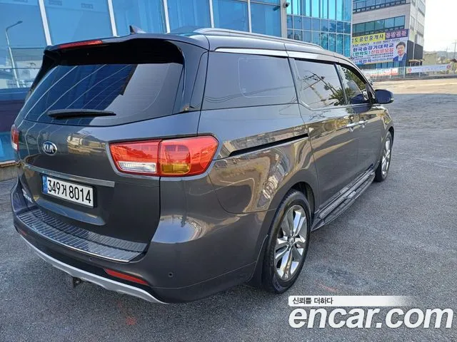 Kia Carnival 2017 thumb 10