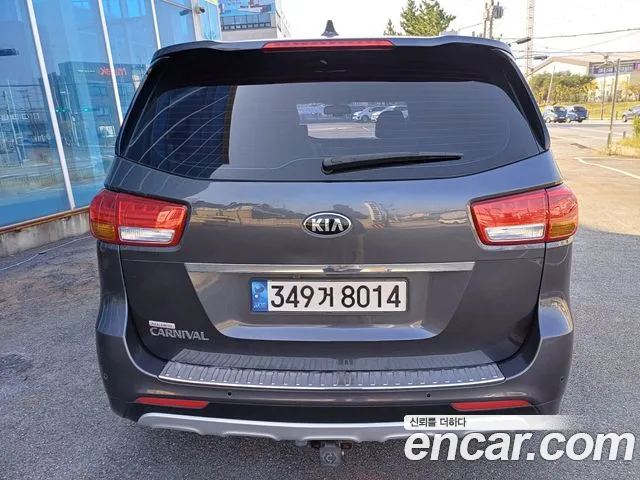 Kia Carnival 2017 thumb 12