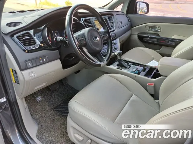 Kia Carnival 2017 thumb 5