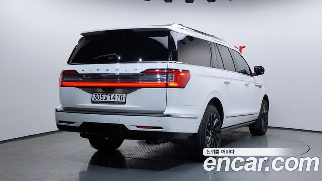 Lincoln Navigator 2020 thumb 3