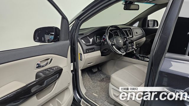 Kia Carnival 2019 thumb 11