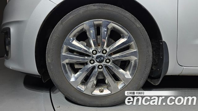Kia Carnival 2015 thumb 5