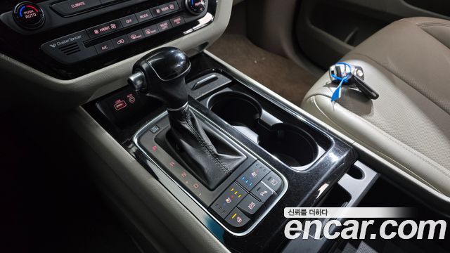 Kia Carnival 2015 thumb 9