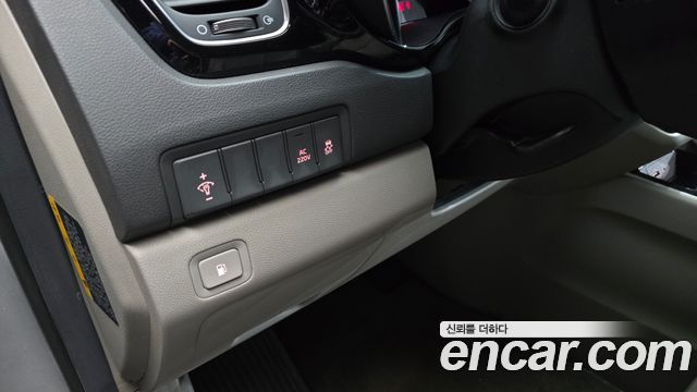 Kia Carnival 2015 thumb 12