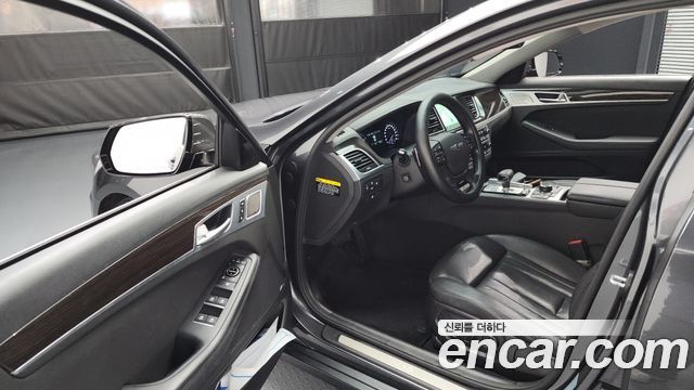 Genesis G80 2017 thumb 10