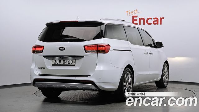 Kia Carnival 2016 thumb 3
