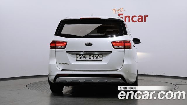 Kia Carnival 2016 thumb 5