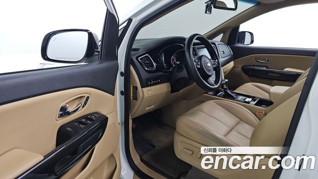 Kia Carnival 2016 thumb 11