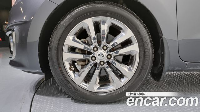 Kia Carnival 2015 thumb 5