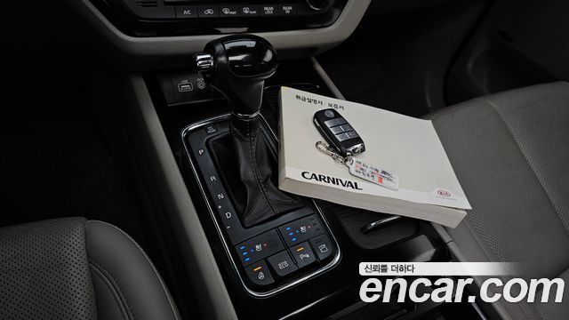 Kia Carnival 2015 thumb 9