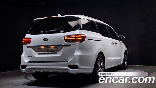 Kia Carnival 2019 thumb 3