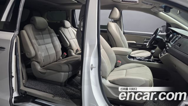 Kia Carnival 2019 thumb 11
