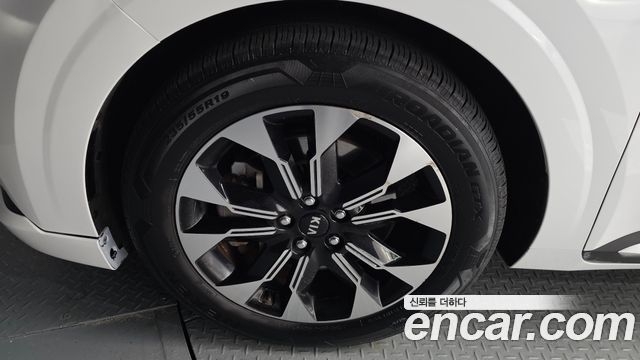 Kia Carnival 2021 thumb 6