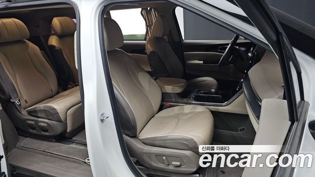 Kia Carnival 2021 thumb 11