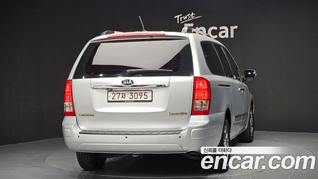 Kia Carnival 2013 thumb 4